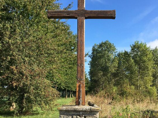 La croix du calvaire, restaurée par des missyacois